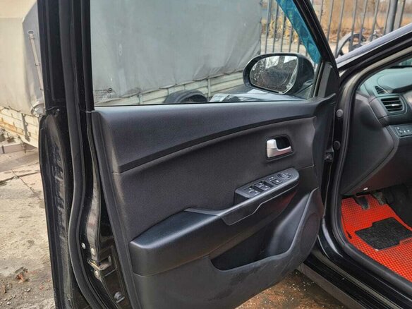 2014 Kia Rio 6-speed III, чёрный, 750000 рублей - вид 20