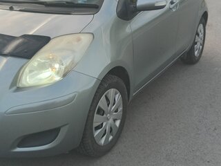 2009 Toyota Vitz II (XP90), серый, 690000 рублей, вид 2