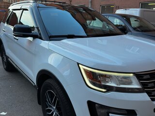 2017 Ford Explorer V Рестайлинг 2, белый, 2590000 рублей, вид 2