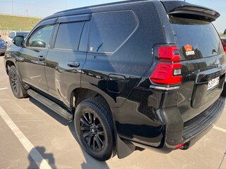 2020 Toyota Land Cruiser Prado 150 Series Рестайлинг 2, чёрный, 5090000 рублей, вид 3