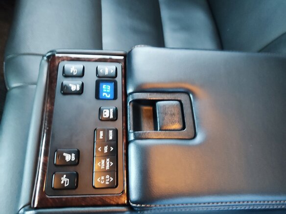 2015 Toyota Camry VII (XV50) Рестайлинг, белый, 2200000 рублей - вид 24