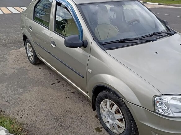 2011 Renault Logan I Рестайлинг, бежевый, 400000 рублей - вид 1