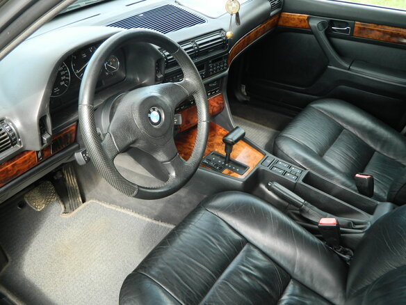 1993 BMW 7 серии 740i II (E32), серый - вид 4