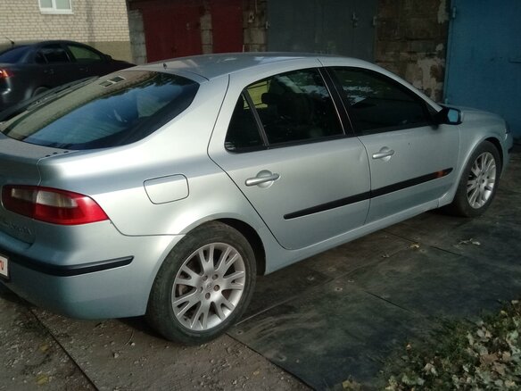 2001 Renault Laguna II, серебристый - вид 1