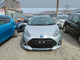 2020 Toyota Aqua I Рестайлинг 2, серебристый, 1300000 рублей, вид 1