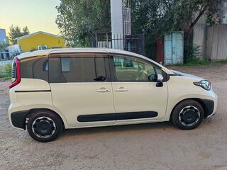 2023 Toyota Sienta III, белый, 1450000 рублей, вид 3