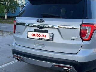 2017 Ford Explorer V Рестайлинг, серебристый, 2600000 рублей, вид 2