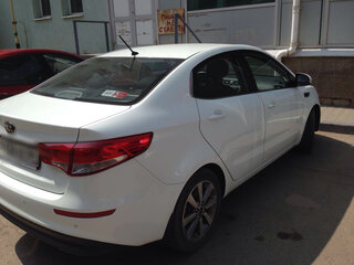2015 Kia Rio 6-speed III, белый, 1350000 рублей, вид 3