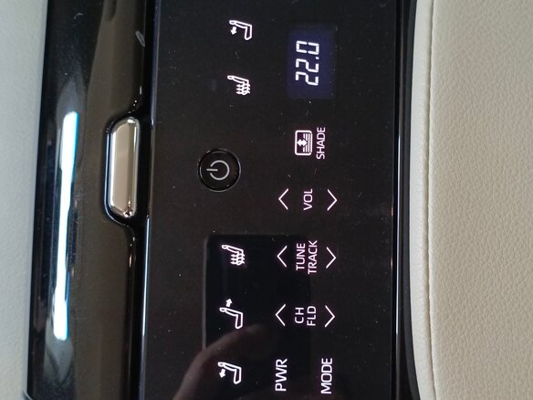 2021 Toyota Camry VIII (XV70) Рестайлинг, белый, 3620000 рублей - вид 9