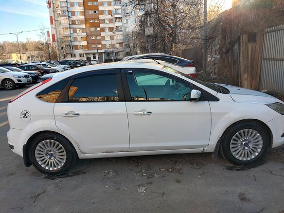 2008 Ford Focus II Рестайлинг, белый, 450000 рублей - вид 1