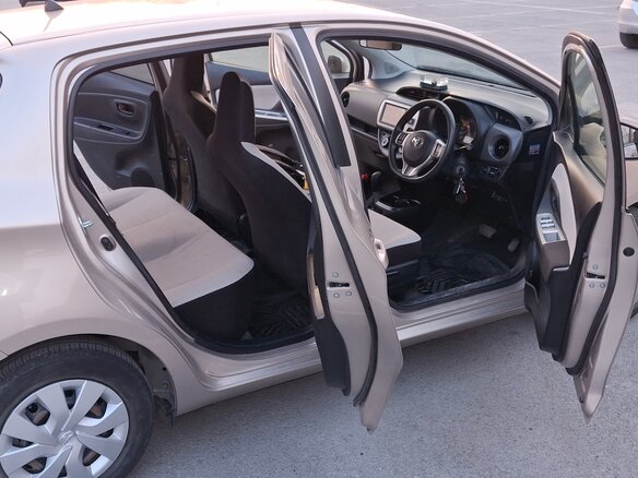 2016 Toyota Vitz III (XP130) Рестайлинг, коричневый, 720000 рублей - вид 9