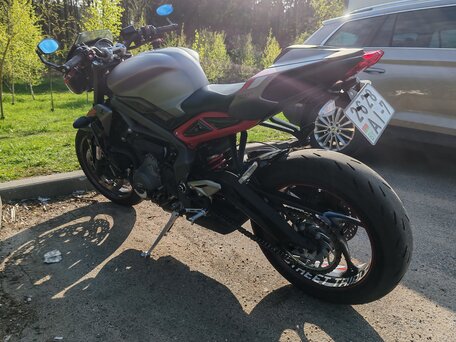 2020 Triumph Street Triple, серебристый, 650000 рублей, вид 3