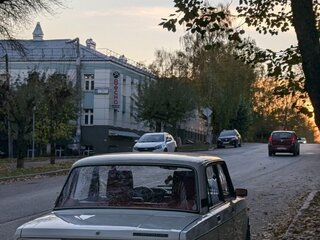 1997 Lada (ВАЗ) 2105, белый, 300000 рублей, вид 2