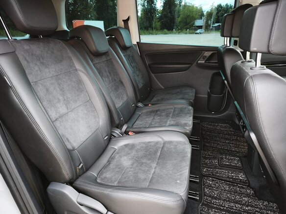 2017 Volkswagen Sharan II Рестайлинг, серый, 1700000 рублей - вид 22
