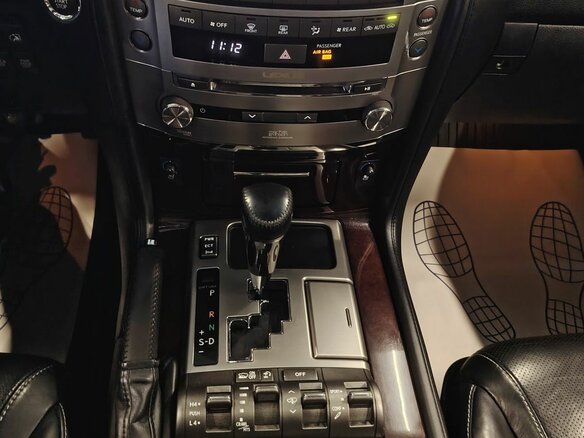 2012 Lexus LX 570 III Рестайлинг, серебристый, 4580000 рублей - вид 30