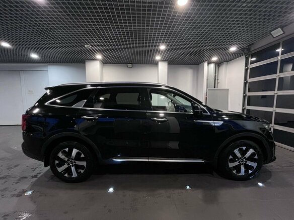 2021 Kia Sorento IV, чёрный - вид 1
