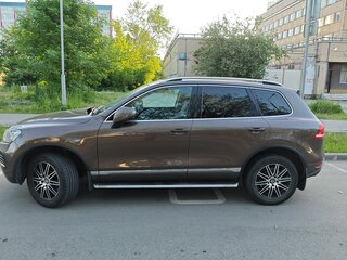 2013 Volkswagen Touareg II, коричневый, 2525000 рублей, вид 4