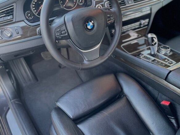 2014 BMW 7 серии Long 740Li xDrive V (F01/F02/F04) Рестайлинг, серый, 2700000 рублей - вид 7