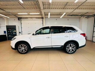 2016 Mitsubishi Outlander III Рестайлинг 2, белый, 2479000 рублей, вид 3