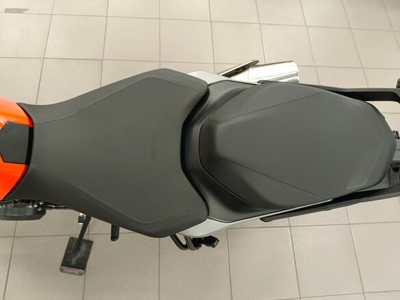 2023 KTM 790 Duke, оранжевый - вид 23