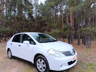 2010 Nissan Tiida I Рестайлинг, белый, 825000 рублей, вид 3