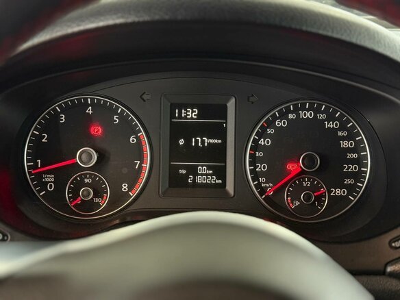 2013 Volkswagen Jetta VI, чёрный, 700000 рублей - вид 5