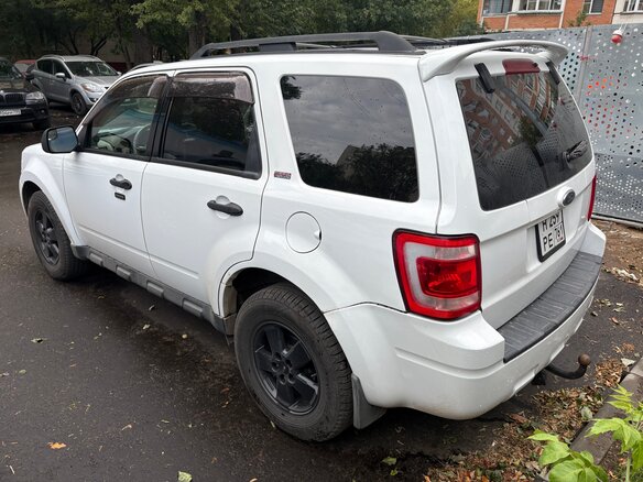 2010 Ford Escape II, белый - вид 4