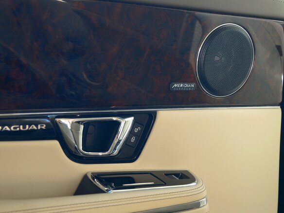 2017 Jaguar XJ Long IV (X351) Рестайлинг, серебристый, 2790000 рублей - вид 12