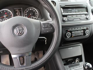 2014 Volkswagen Tiguan I Рестайлинг, чёрный, 940000 рублей, вид 4