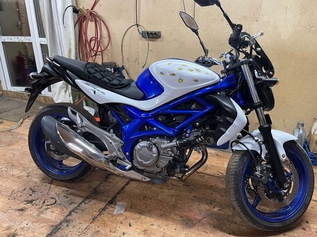 2011 Suzuki SFV 650 Gladius, белый, 420000 рублей, вид 1