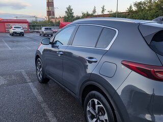 2020 Kia Sportage IV Рестайлинг, серый, 2400000 рублей, вид 3