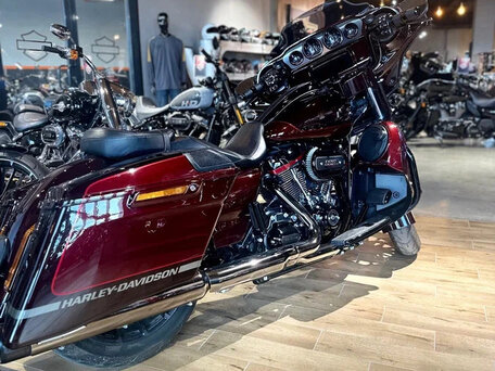 2018 Harley-Davidson CVO Street Glide, пурпурный, 3950000 рублей, вид 4