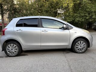 2005 Toyota Vitz II (XP90), серебристый, 415000 рублей, вид 2
