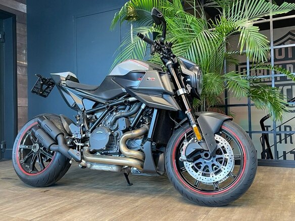 2024 KTM 1290 Super Duke R Evo, серый, 3700000 рублей - вид 3