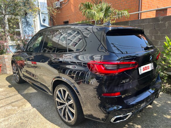 2019 BMW X5 40i IV (G05/G18), чёрный, 7300000 рублей - вид 3