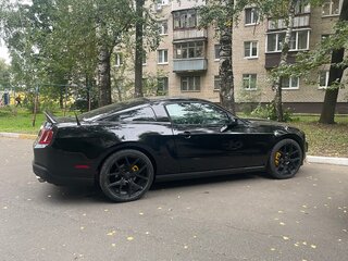 2012 Ford Mustang V Рестайлинг, чёрный, 2600000 рублей, вид 1
