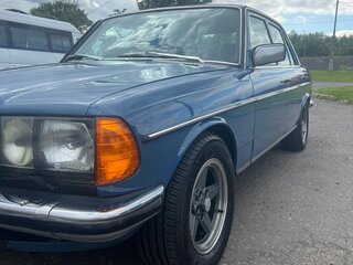 1984 Mercedes-Benz W123 230, голубой, 2100000 рублей, вид 2