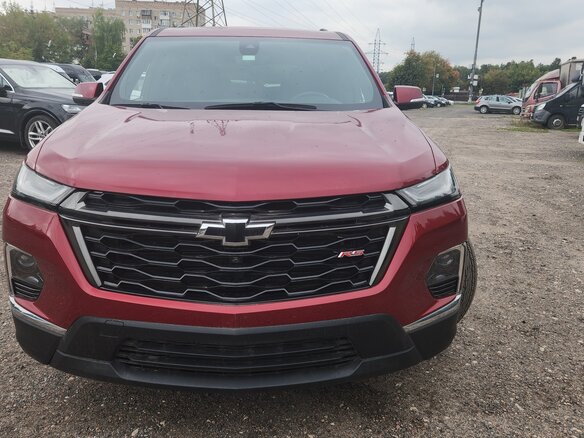 2022 Chevrolet Traverse II Рестайлинг, пурпурный, 3700000 рублей - вид 2