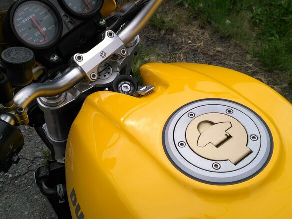 2001 Ducati Monster S4, жёлтый - вид 15