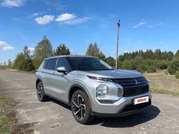 2021 Mitsubishi Outlander IV, серебристый, 2390000 рублей - вид 2