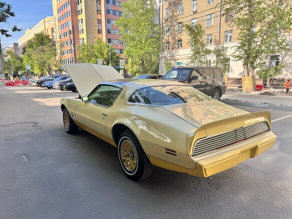 1980 Pontiac Firebird II, жёлтый - вид 2