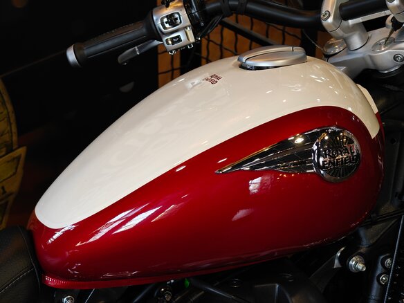 2026 Royal Enfield Super Meteor, красный, 792000 рублей - вид 25
