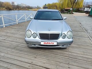 1999 Mercedes-Benz E-Класс 200 II (W210, S210) Рестайлинг, серебристый, 1100000 рублей, вид 1