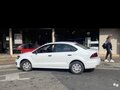 2018 Volkswagen Polo V Рестайлинг, белый, 649000 рублей - вид 1