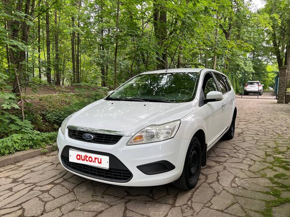 2011 Ford Focus II Рестайлинг, белый, 490000 рублей - вид 1