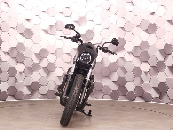 2022 Harley-Davidson Nightster, серый, 899000 рублей - вид 4