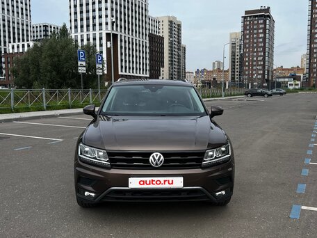 2017 Volkswagen Tiguan II, коричневый, 2799000 рублей, вид 3