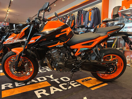 2024 KTM 890 Duke GP, чёрный, 990000 рублей, вид 4
