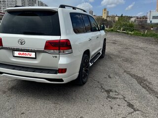 2016 Toyota Land Cruiser 200 Series Рестайлинг 2, белый, 5300000 рублей, вид 4