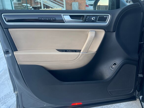 2015 Volkswagen Touareg II Рестайлинг, серый, 4000000 рублей - вид 10